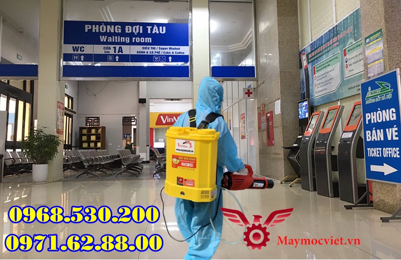 Ga Hà Nội phun khử trùng toàn bộ các tàu bằng máy  Turbo BA-6