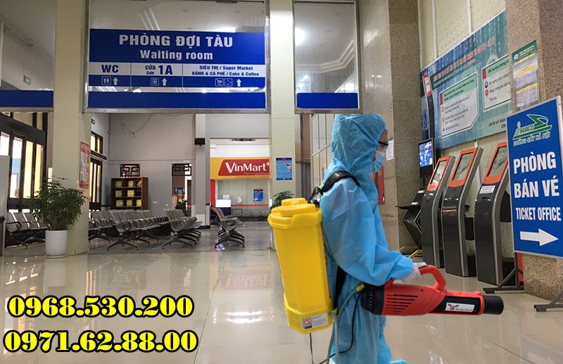 Ga Hà Nội phun khử trùng toàn bộ các tàu bằng máy  Turbo BA-6