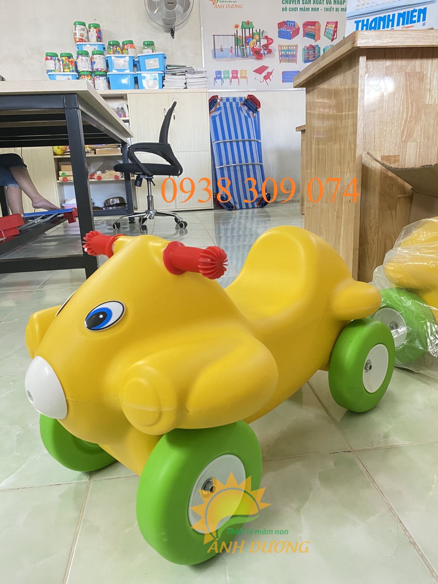 Xe chòi chân nhựa đúc nhập khẩu dành cho bé
