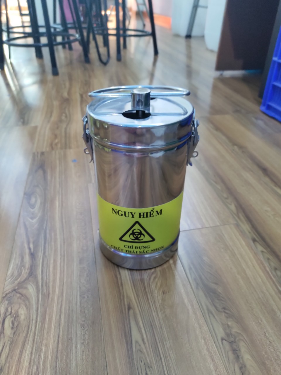 Hộp đựng kim tiêm y tế INOX 2l, thiết bị y tế