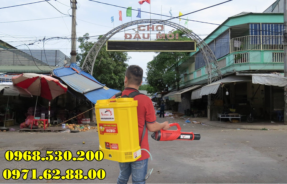 Phun hóa chất khử trùng tiêu độc tại các chợ bằng máy phun Turbo BA-6