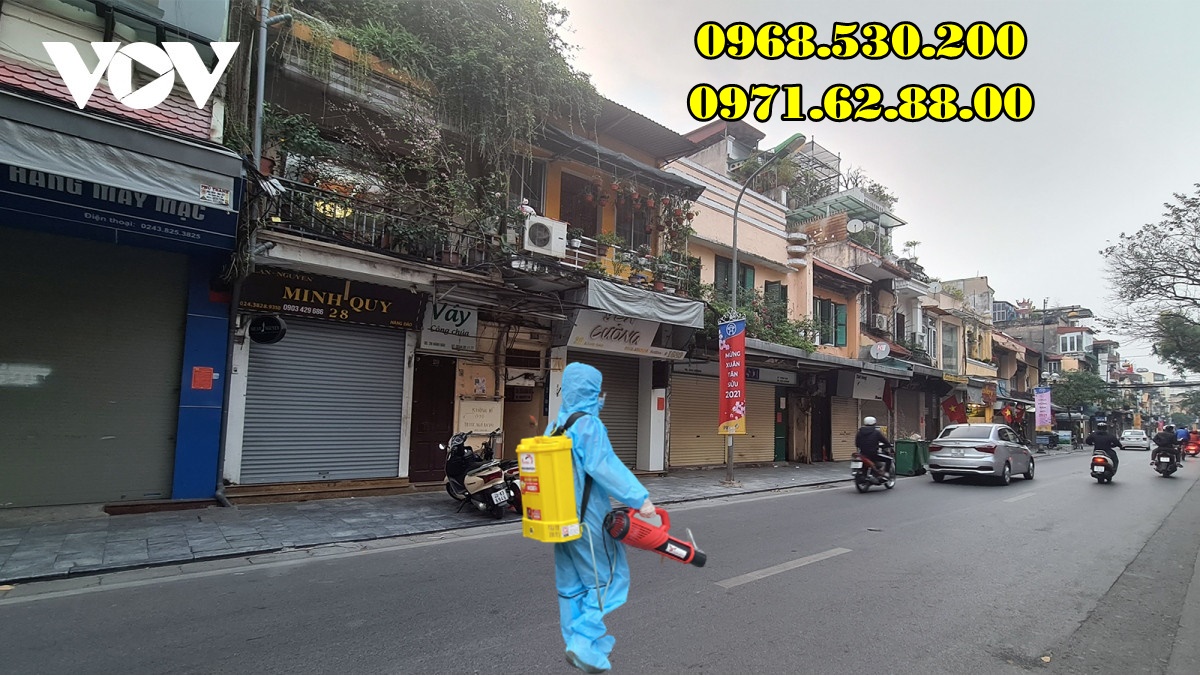 Phun hóa chất khử trùng tiêu độc tại các chợ bằng máy phun Turbo BA-6