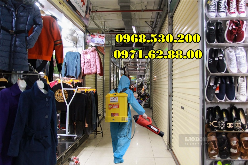 Phun hóa chất khử trùng tiêu độc tại các chợ bằng máy phun Turbo BA-6