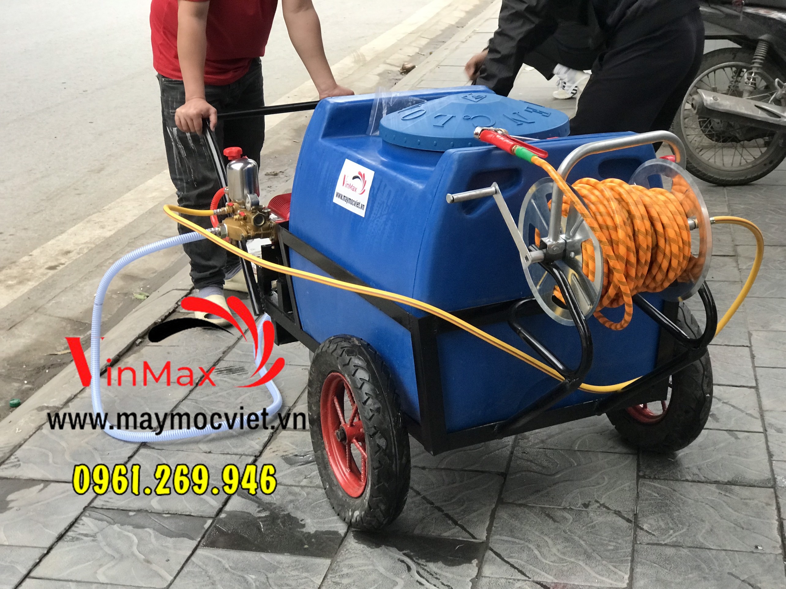 Máy phun thuốc sâu 200L đẩy tay động cơ xăng 6.5HP có rulo quấn tay