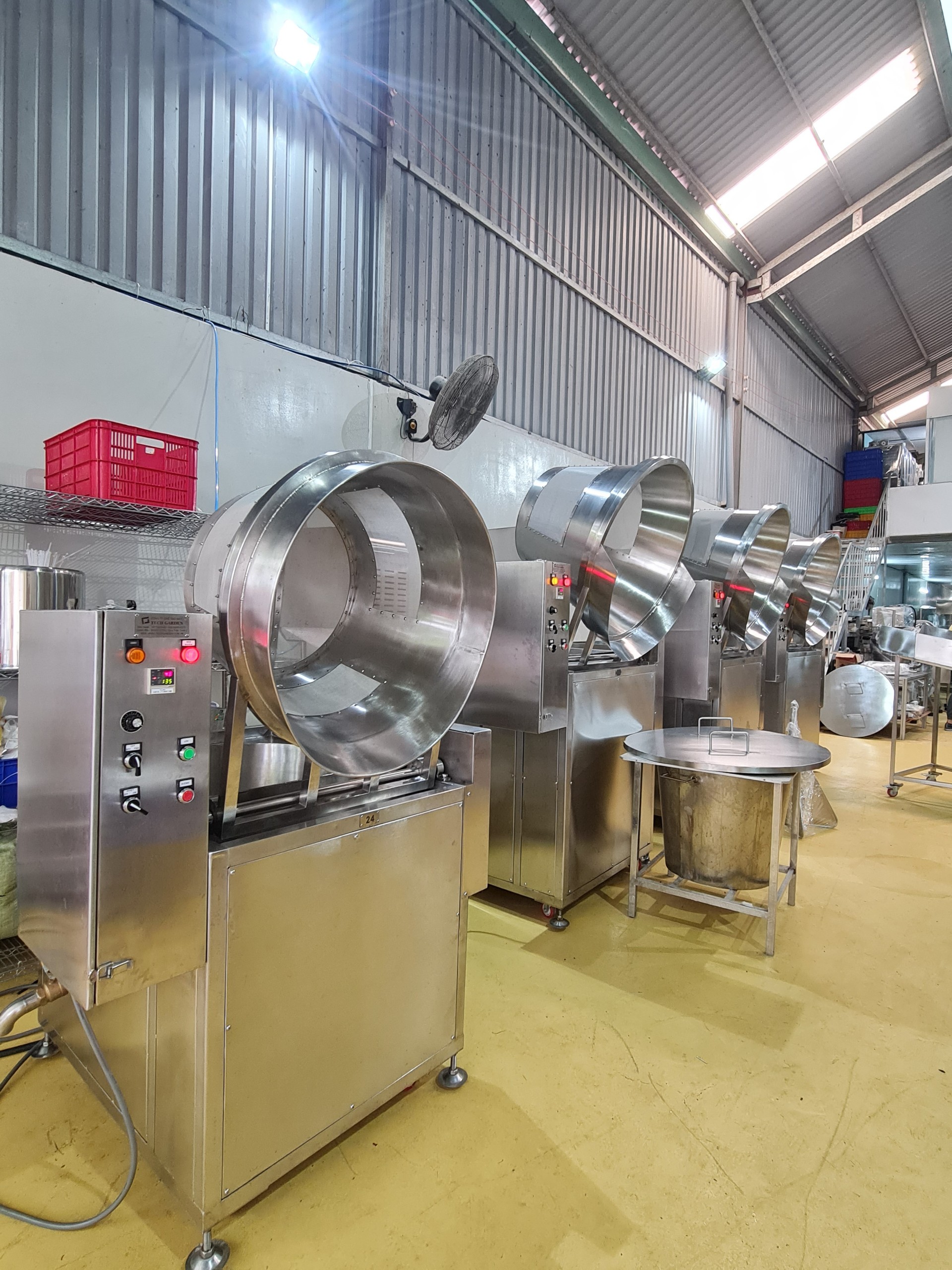 M&aacutey Pha Tr&agrave Sữa Được Sản Xuất Bởi Tech Garden