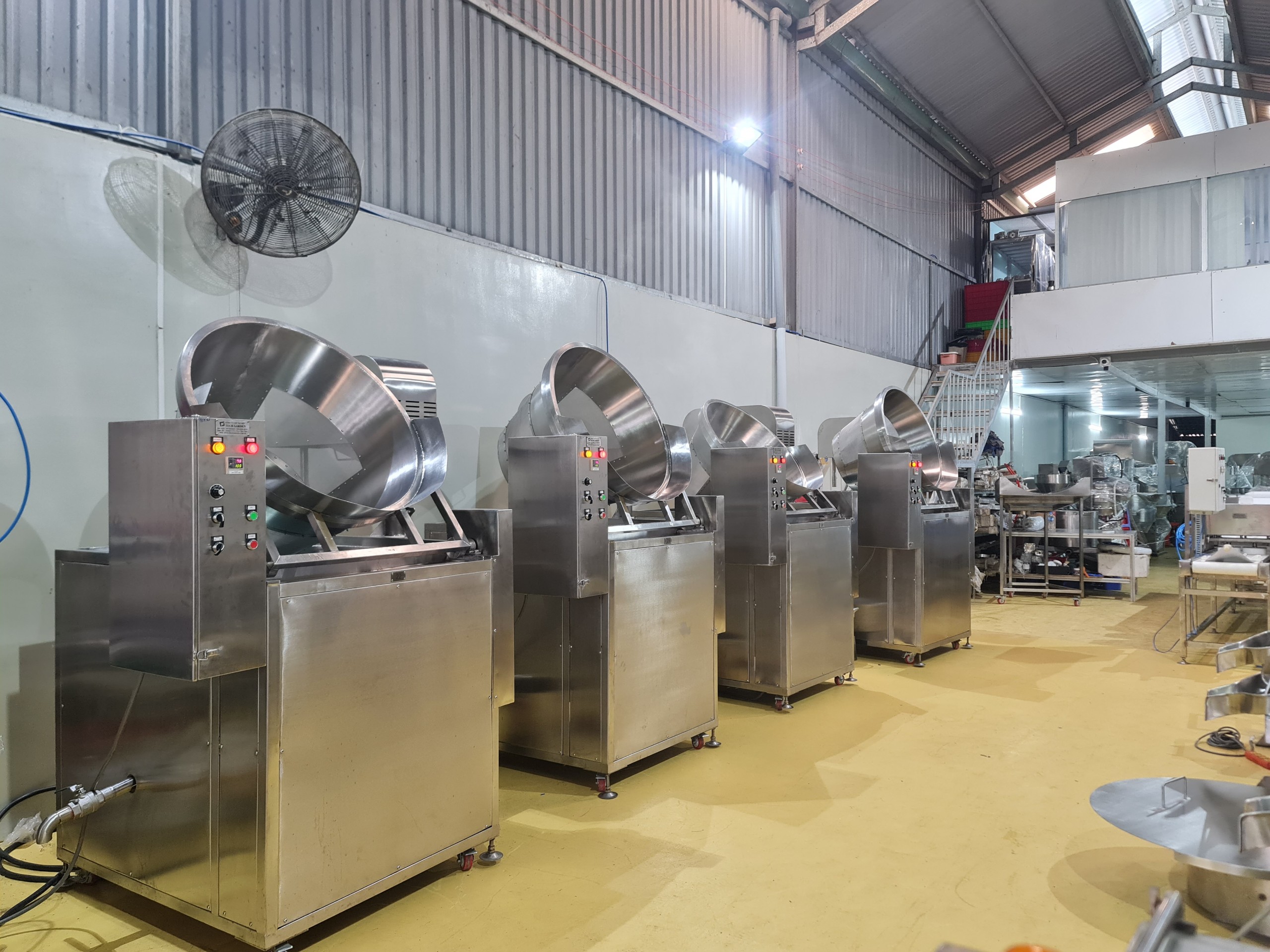 M&aacutey Pha Tr&agrave Sữa Được Sản Xuất Bởi Tech Garden