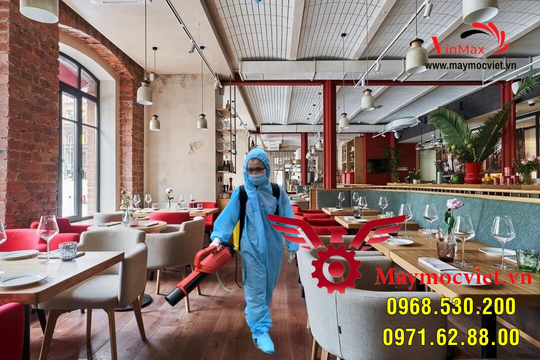 Tiến hành phun thuốc phòng ngừa bệnh sốt xuất huyết