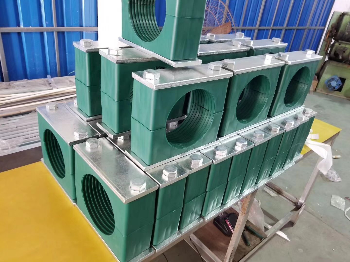 Kẹp ống, cùm ống inox, Kẹp ống dàn hồi, Kẹp ống lót