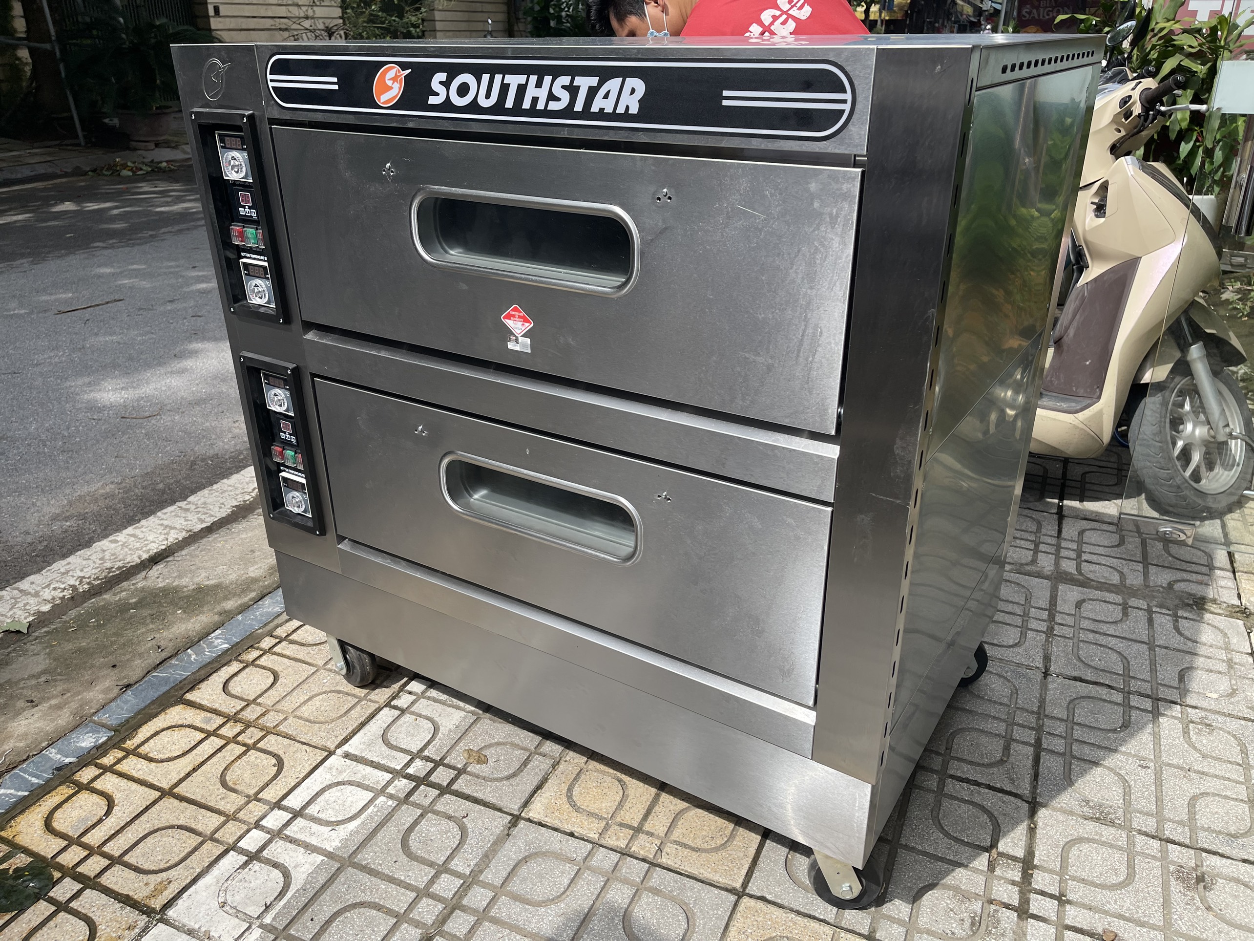 Lò nướng bánh mì bánh ngọt  dùng điện YXD-40C