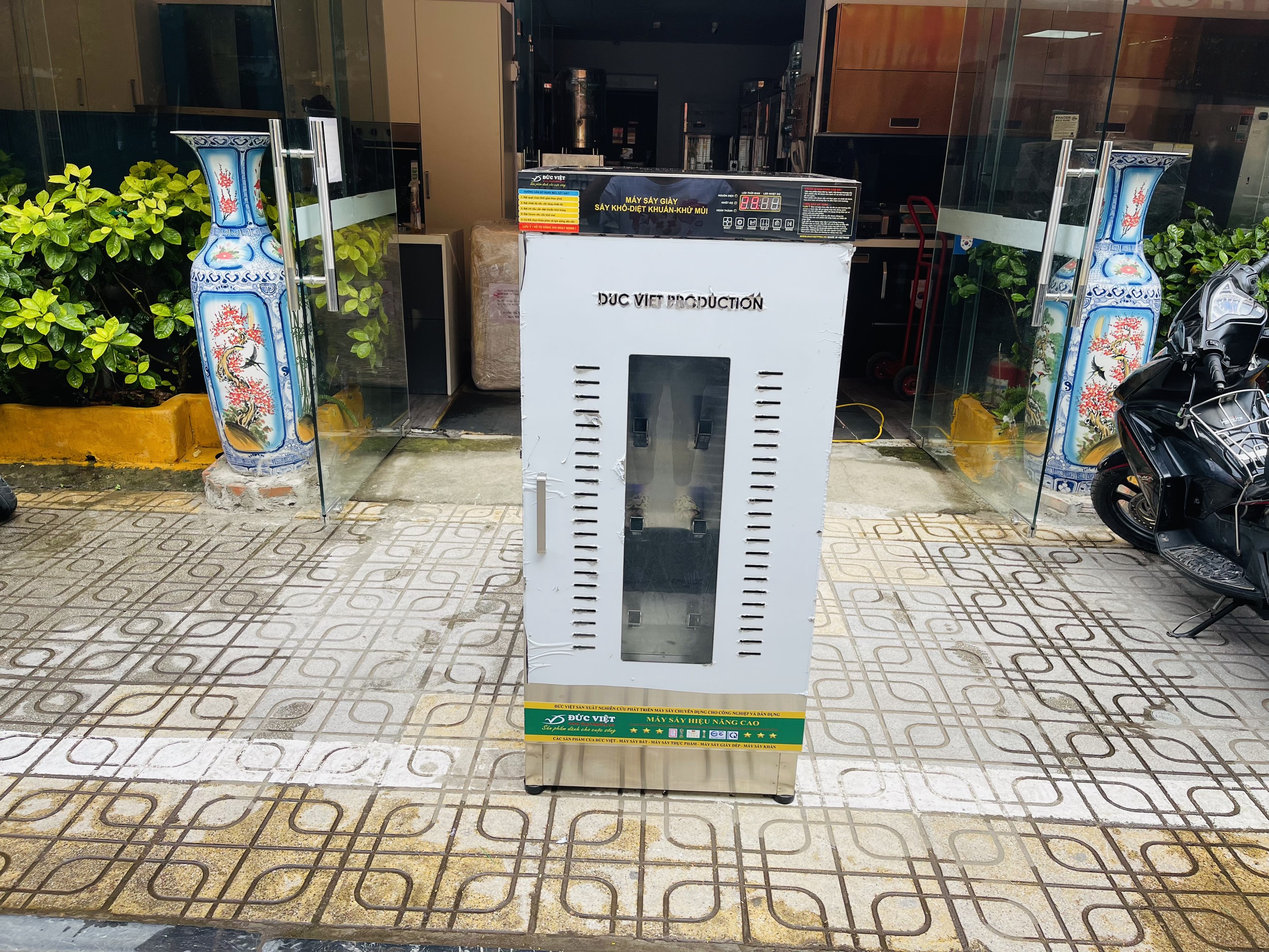 Máy sấy diệt khuẩn giày dép dạng thanh treo 8 đôi MSG8D-EX