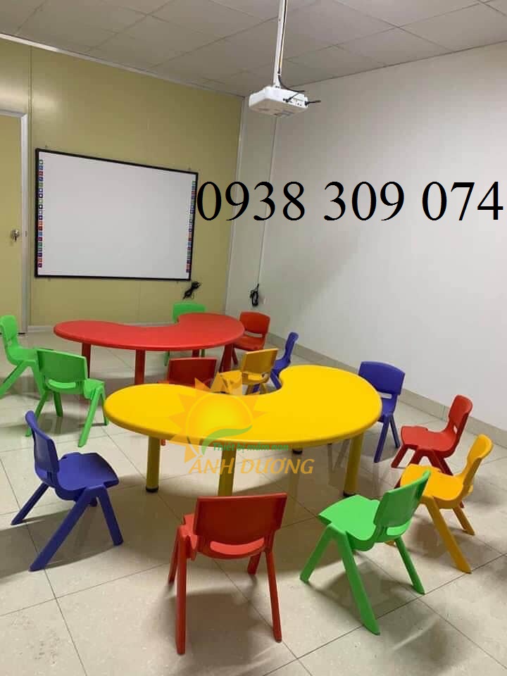 Bàn ghế nhựa mầm non đa dạng mẫu và màu sắc 