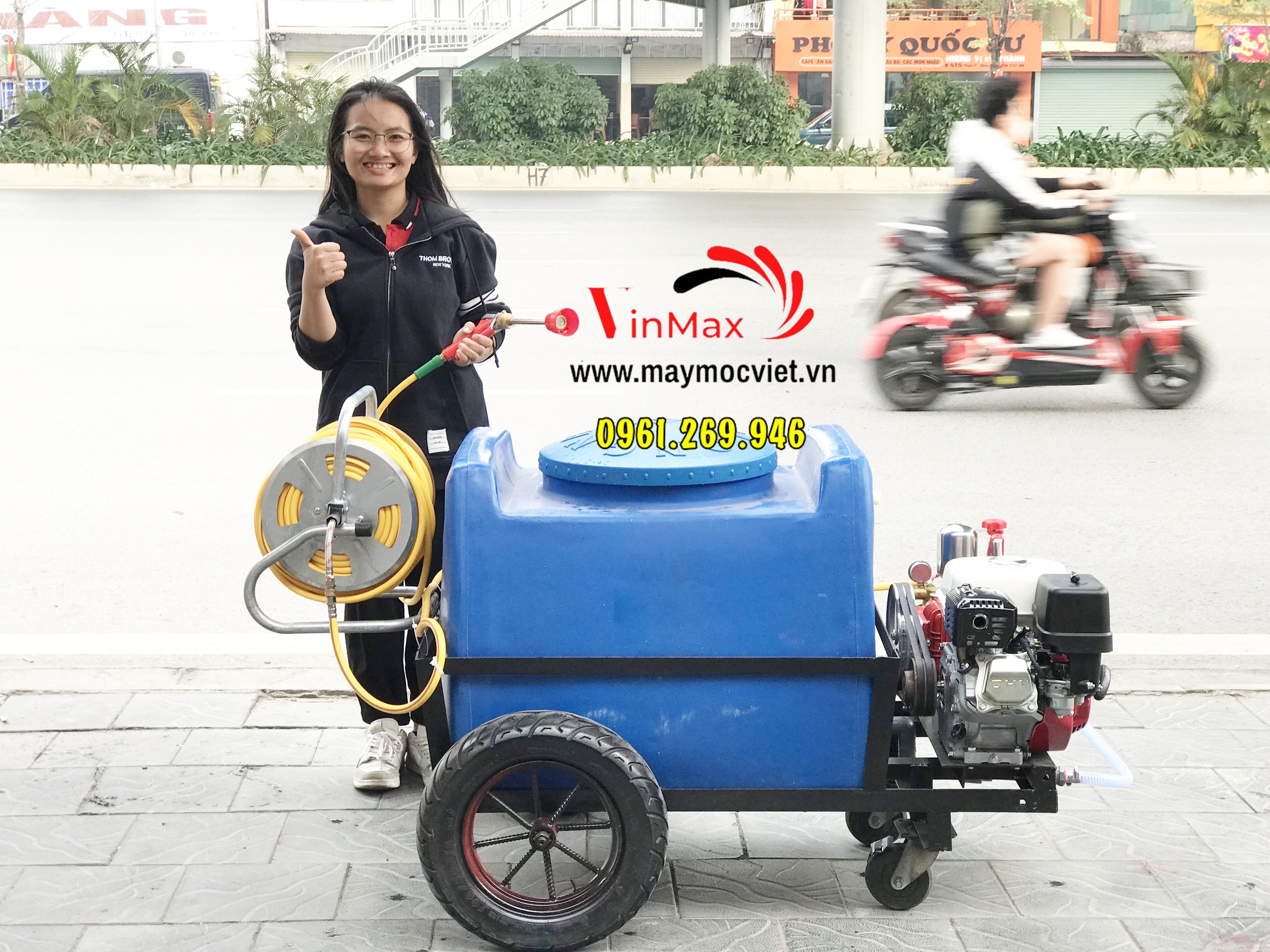Máy phun thuốc Honda đẩy tay thùng chứa 200L di động