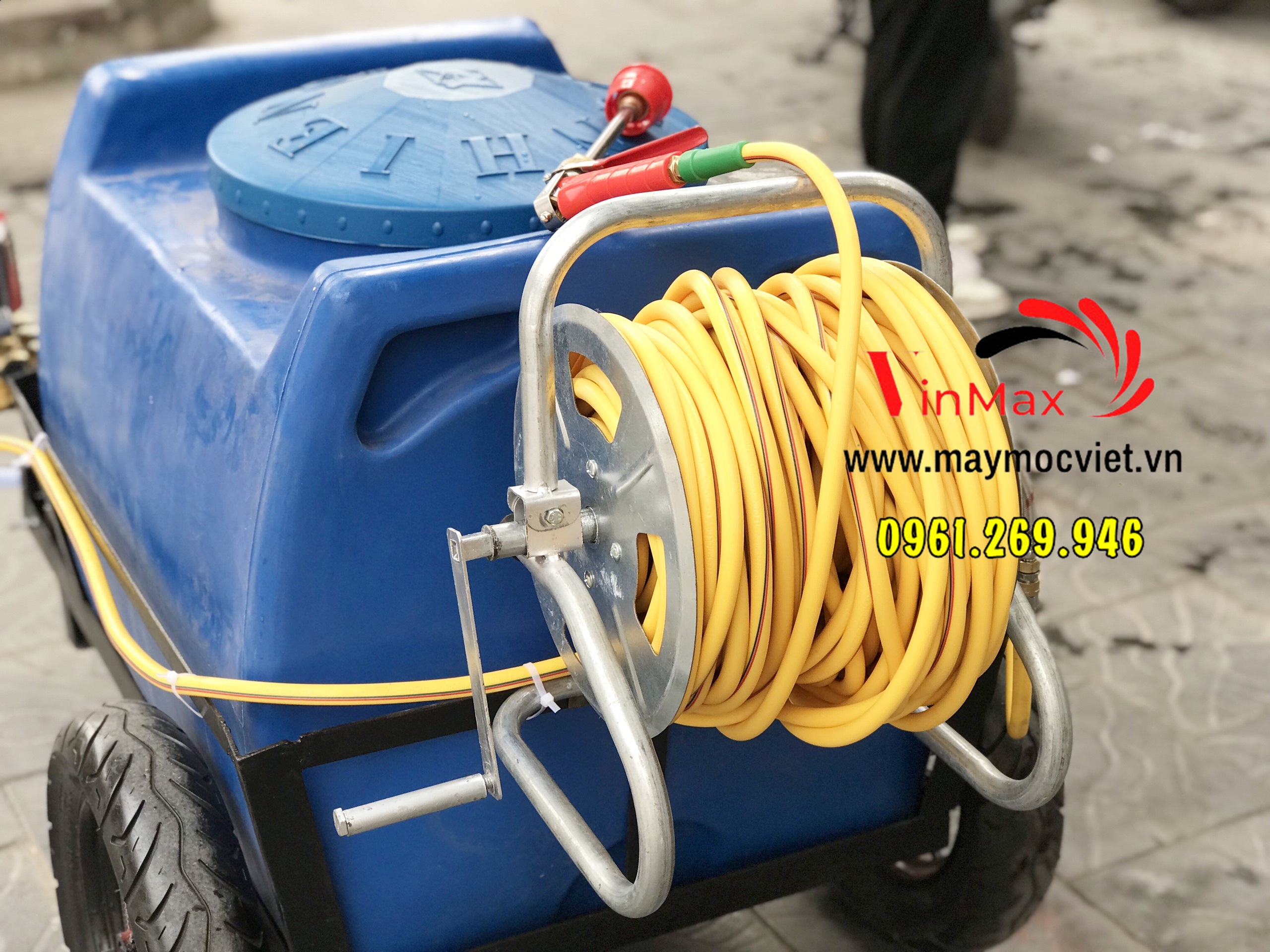 Máy phun thuốc Honda đẩy tay thùng chứa 200L di động