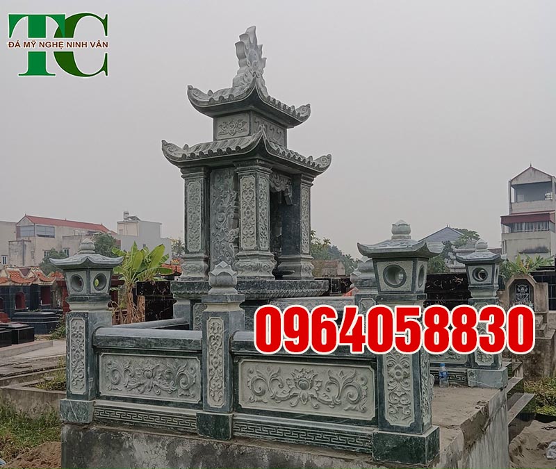 Khu lăng mộ đá xanh rêu nguyên khối nhỏ tại Quảng Ninh