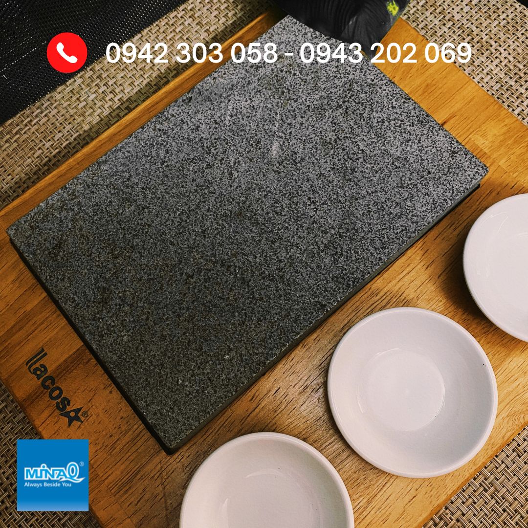 Bộ khay đá nướng thịt kèm chén sứ chính hãng Lacosa