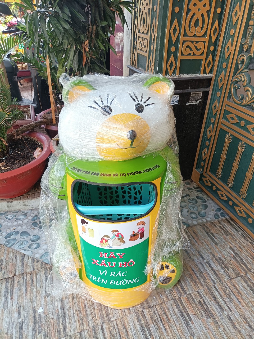Thung rác hình thú thân thiện với trẻ nhỏ