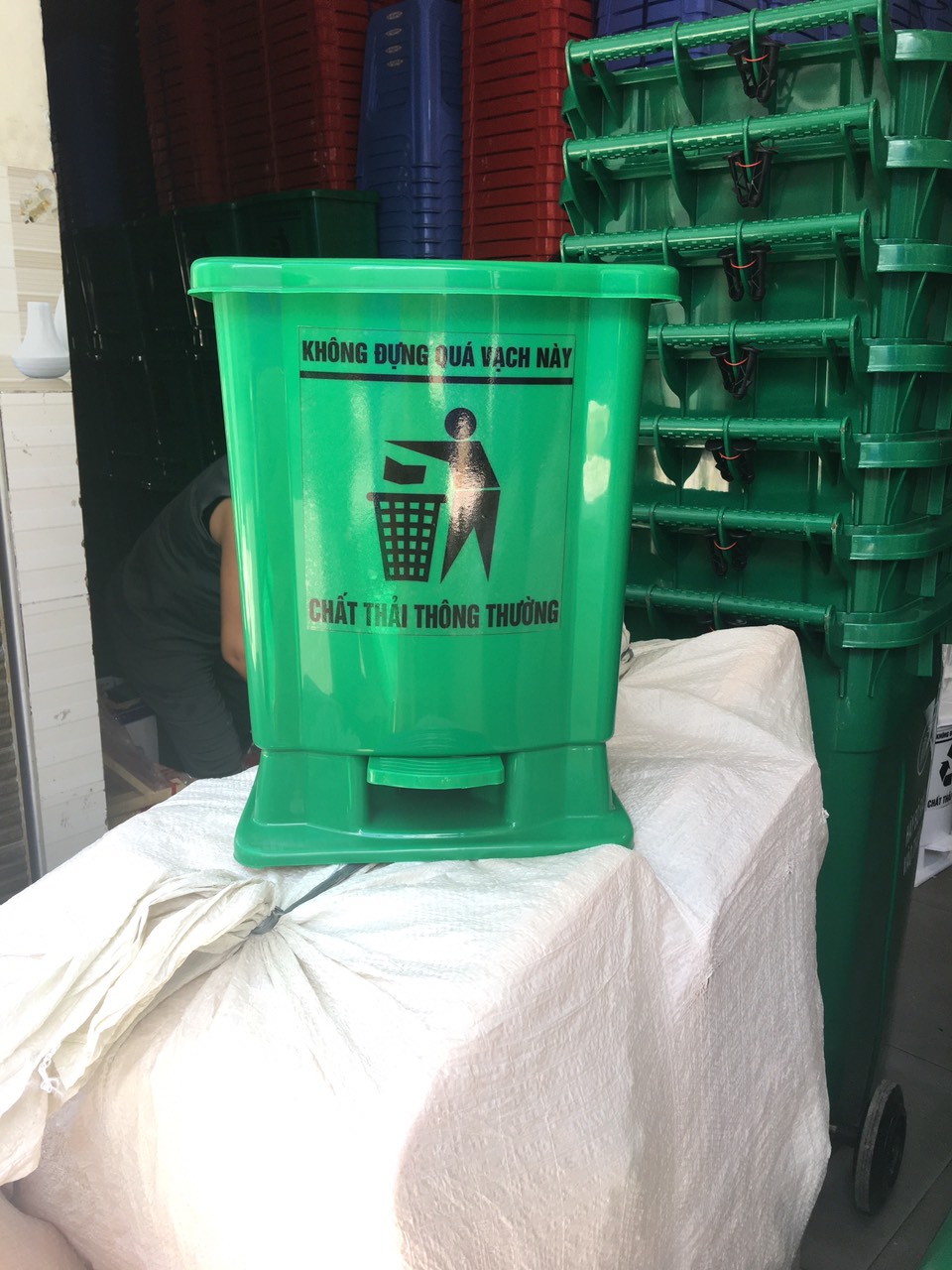 Chuyên cung cấp sỉ lẻ thùng rác y tế 20L - Giao hàng toàn quốc