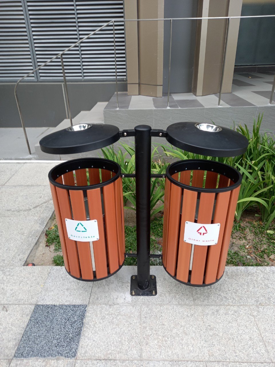 Thùng rác sân vườn - Thùng rác ngoài trời giao hàng toàn quốc