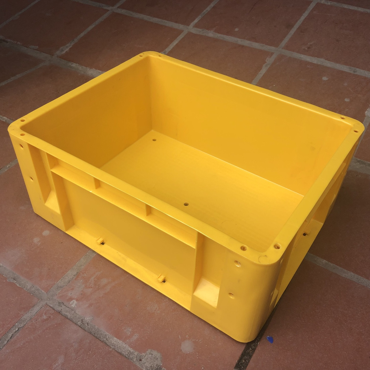 Thùng nhựa đặc kt: 48x38x20, thùng nhưa đặc