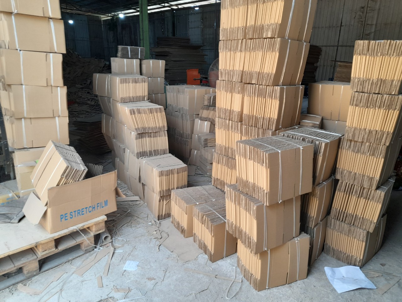 Hộp carton giá rẻ .. hàng tốt . giao hàng tan nơi lh 0971709003