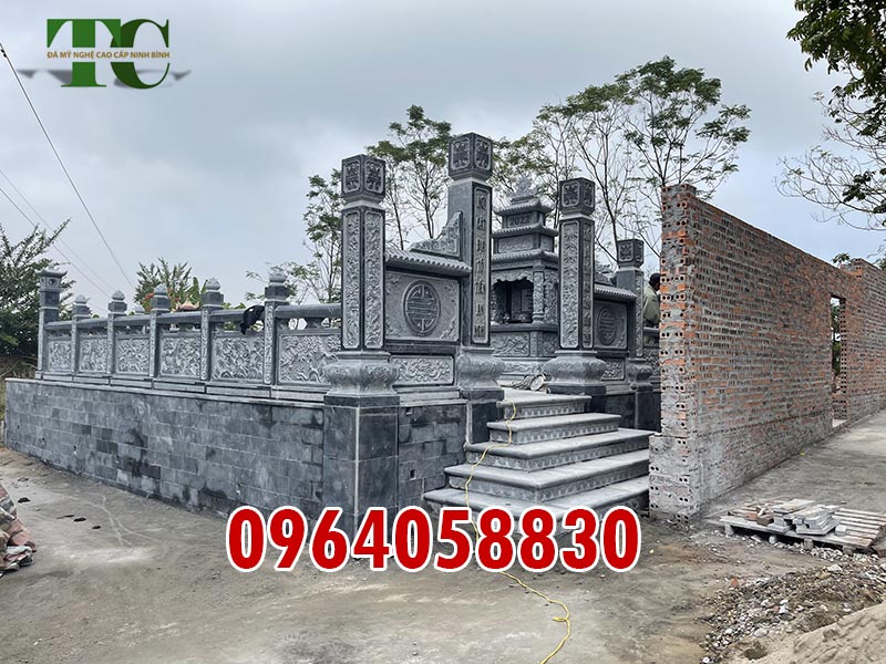 Khu lăng mộ đá xanh rêu nguyên khối lắp đặt Hà Nam