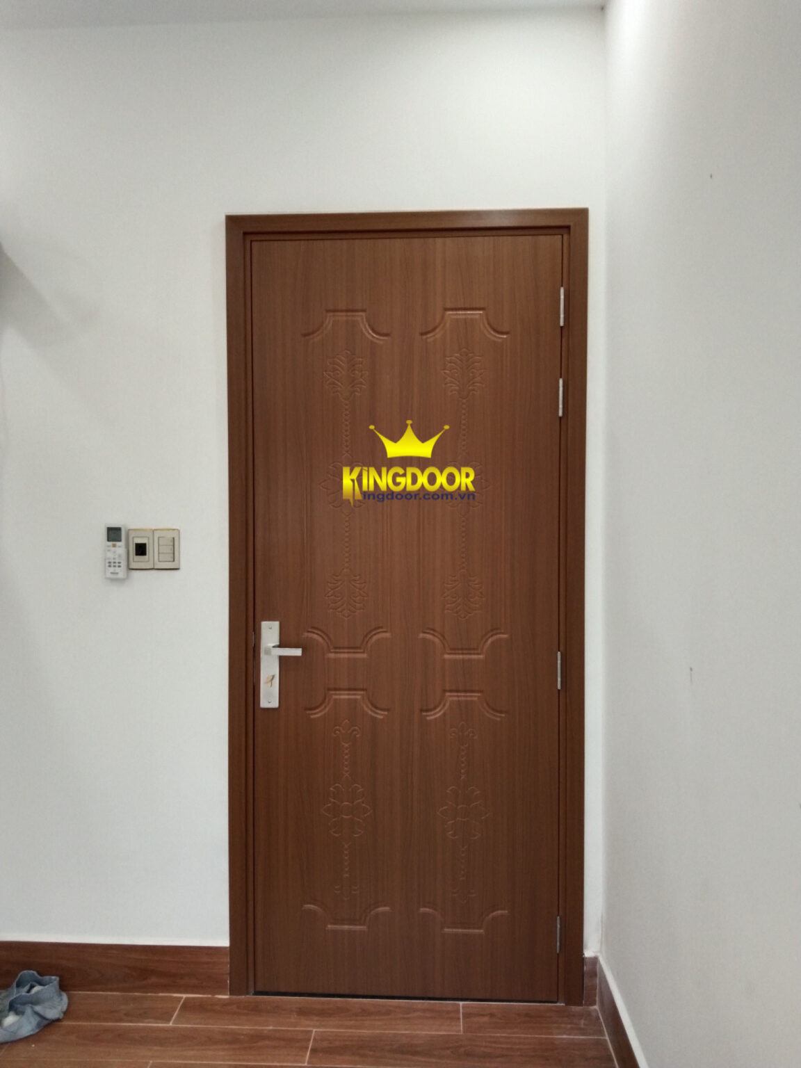 cửa phòng ngủ cao cấp composite tại quận 11