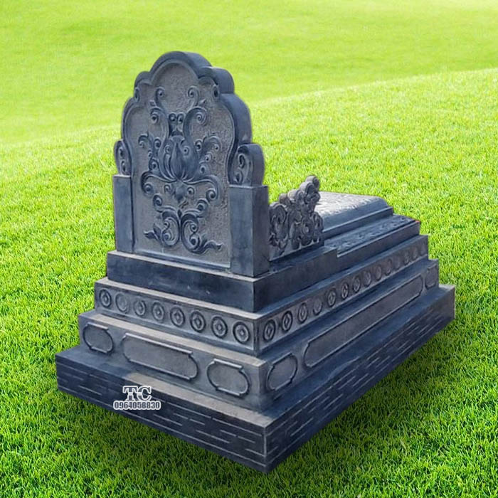 Mộ tam cấp bằng đá xanh rêu đơn giản tại Thái Nguyên