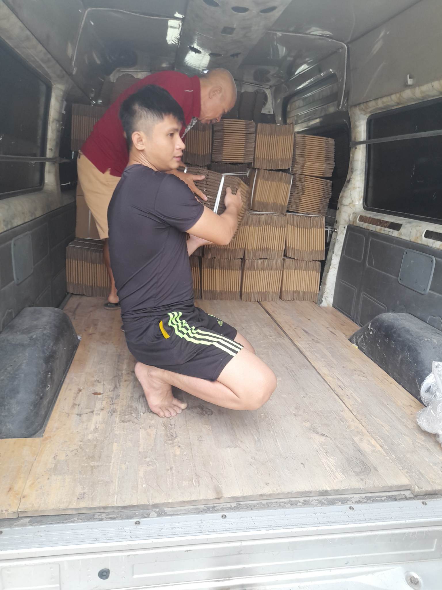 Thùng Giấy , hộp piza , hộp kiểu , hộp gài . in miễn phí