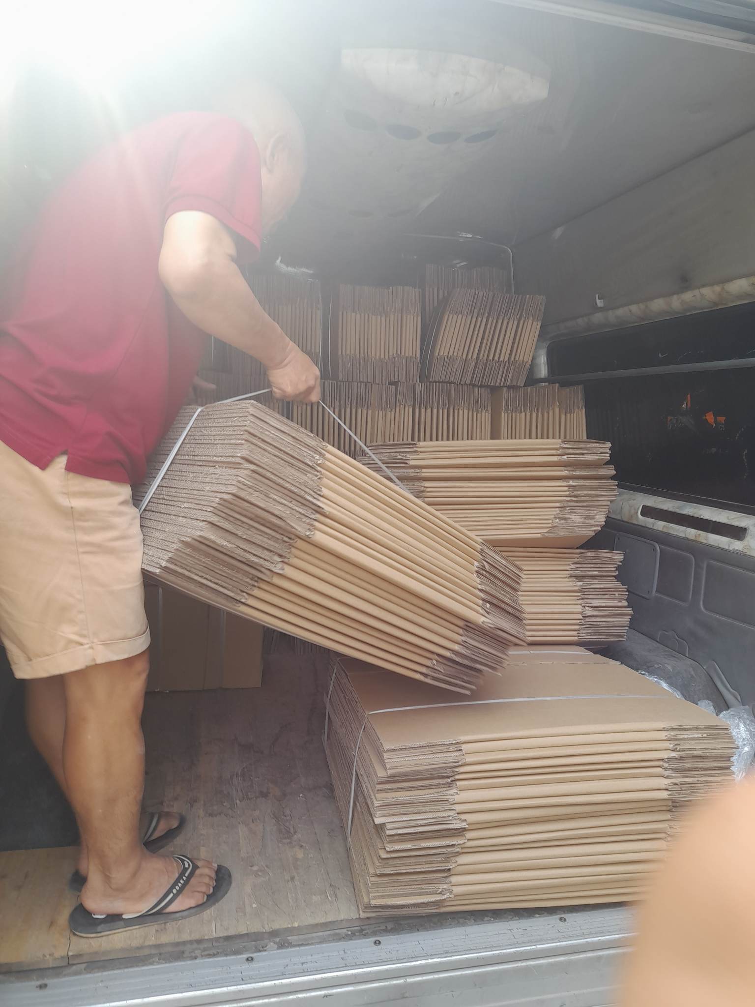 Thùng Giấy . hộp piza . kiểu . hộp gài .. đủ mẫu kt . in miễn phí .