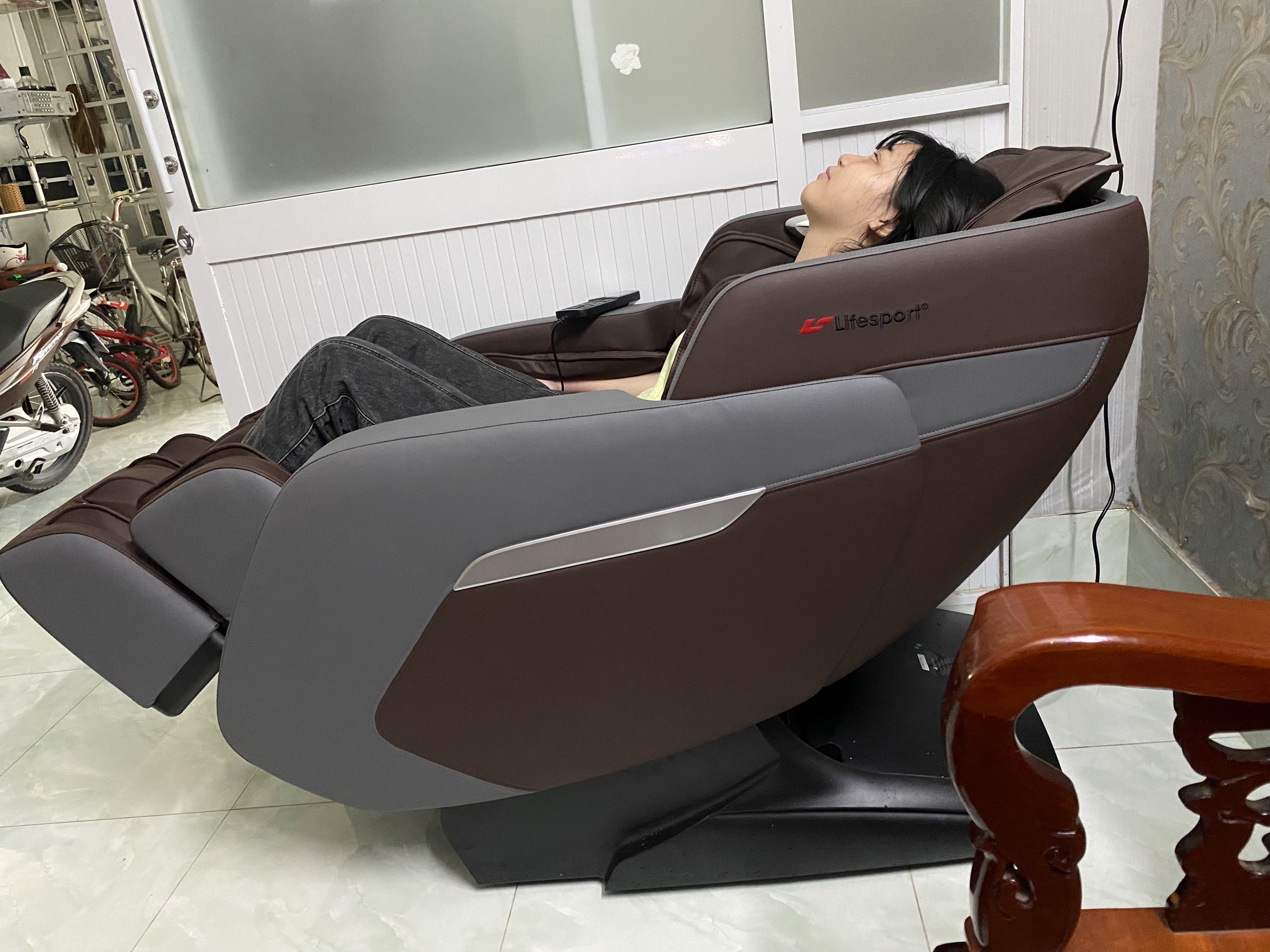 MUA GHẾ MASSAGE LIFESPORT LS-399 NHẬN NGAY COMBO QUÀ TRỊ GIÁ 21.6 TRỆU