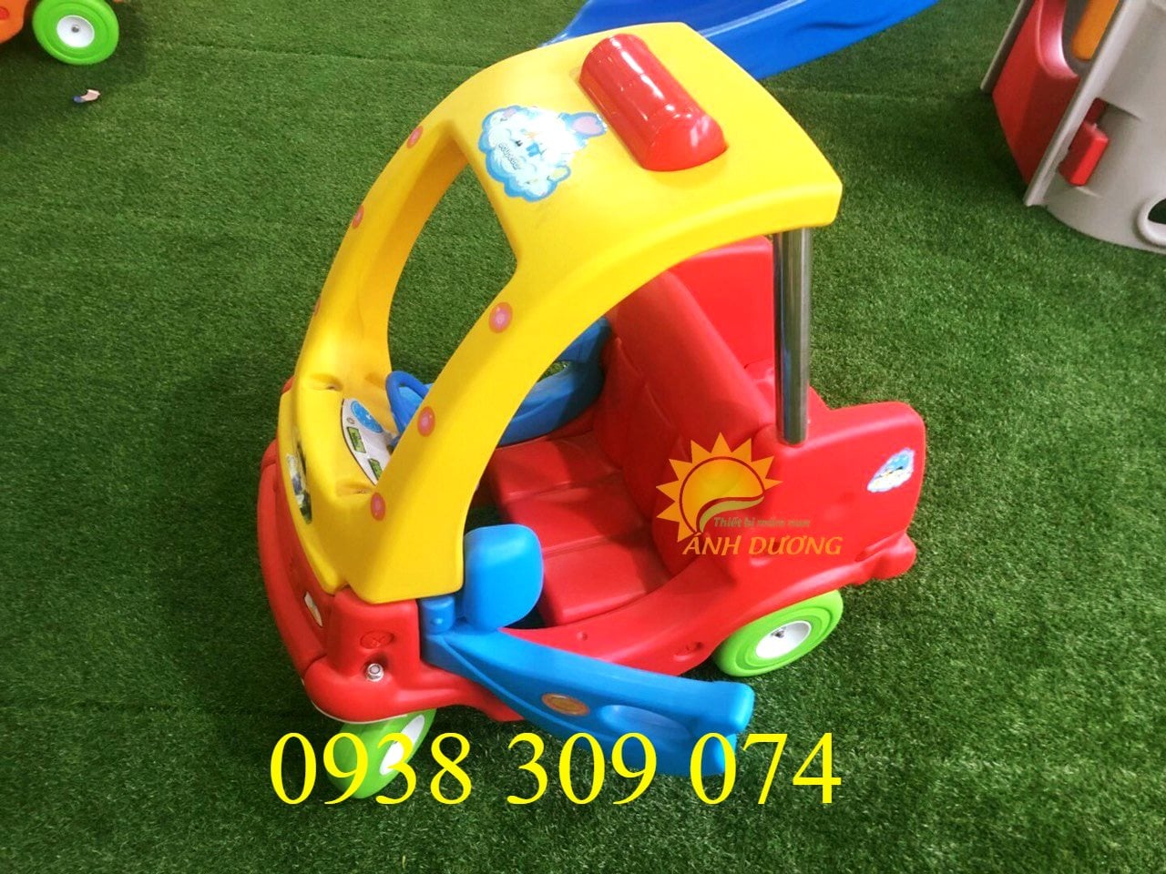 Xe ô tô chòi chân 4 bánh dành cho bé dùng trong siêu thị