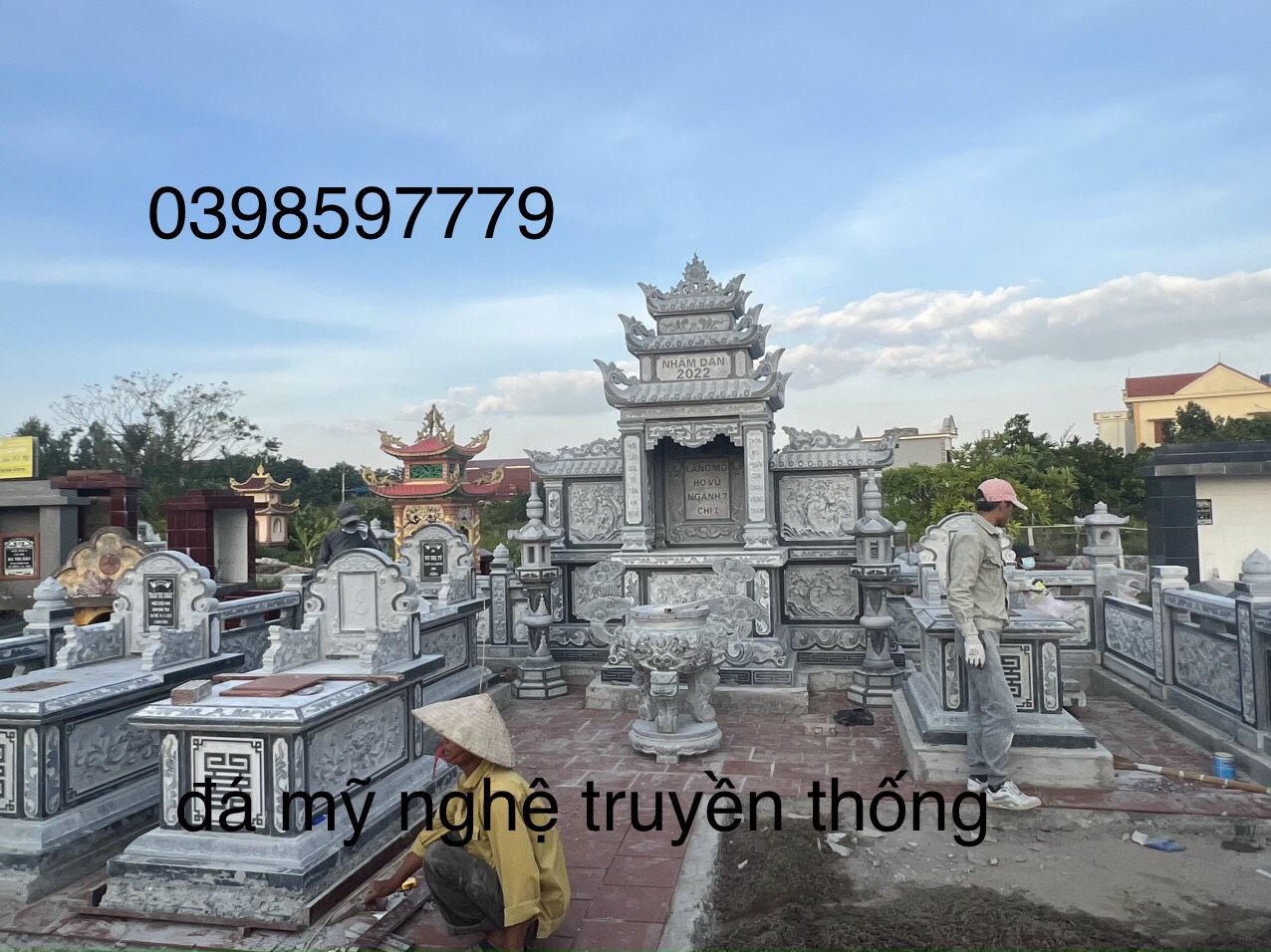 Những khu lăng mộ đá lắp đặt tại Ninh Bình