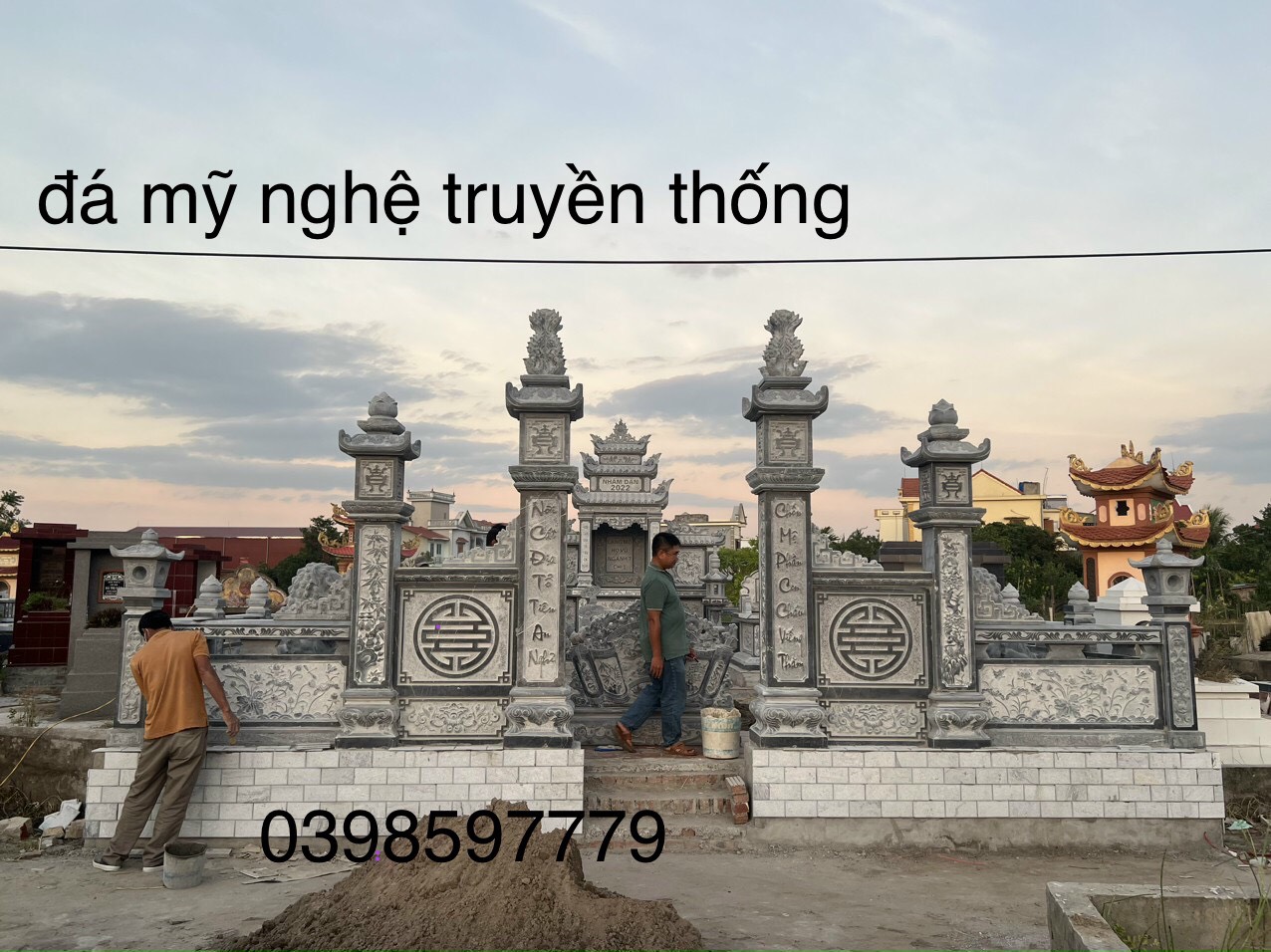 Những khu lăng mộ đá lắp đặt tại Ninh Bình