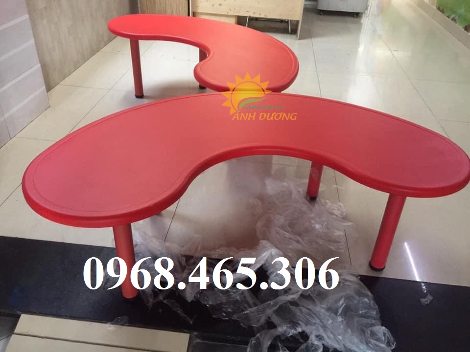 Bàn ghế nhựa đúc mầm non dành cho trẻ em