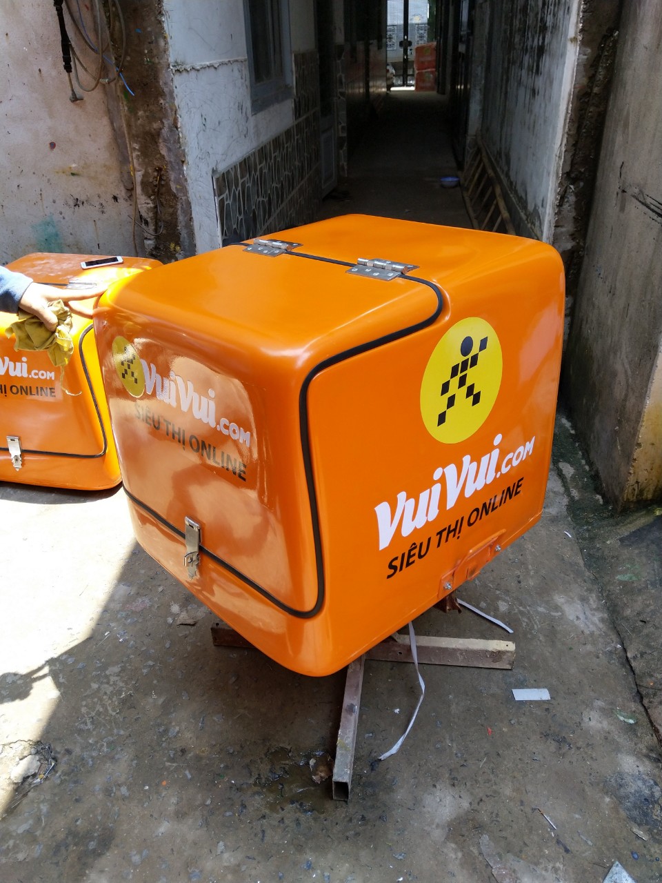 Thùng chở hàng composite - Thùng chở hàng gắn sau xe shipper