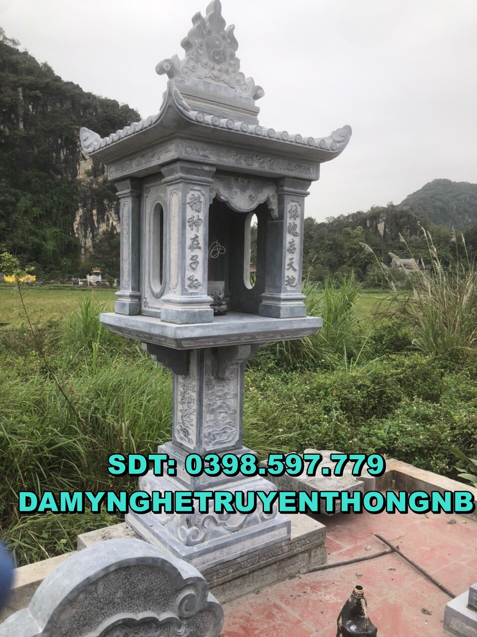 Mộ đá xanh đen nguyên khối lắp đặt tại Ninh Bình