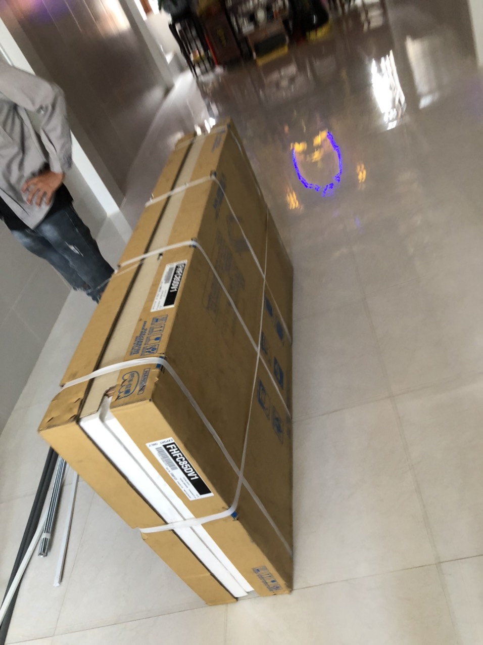 Máy lạnh áp trần mang lại sự mát lạnh trong căn phòng