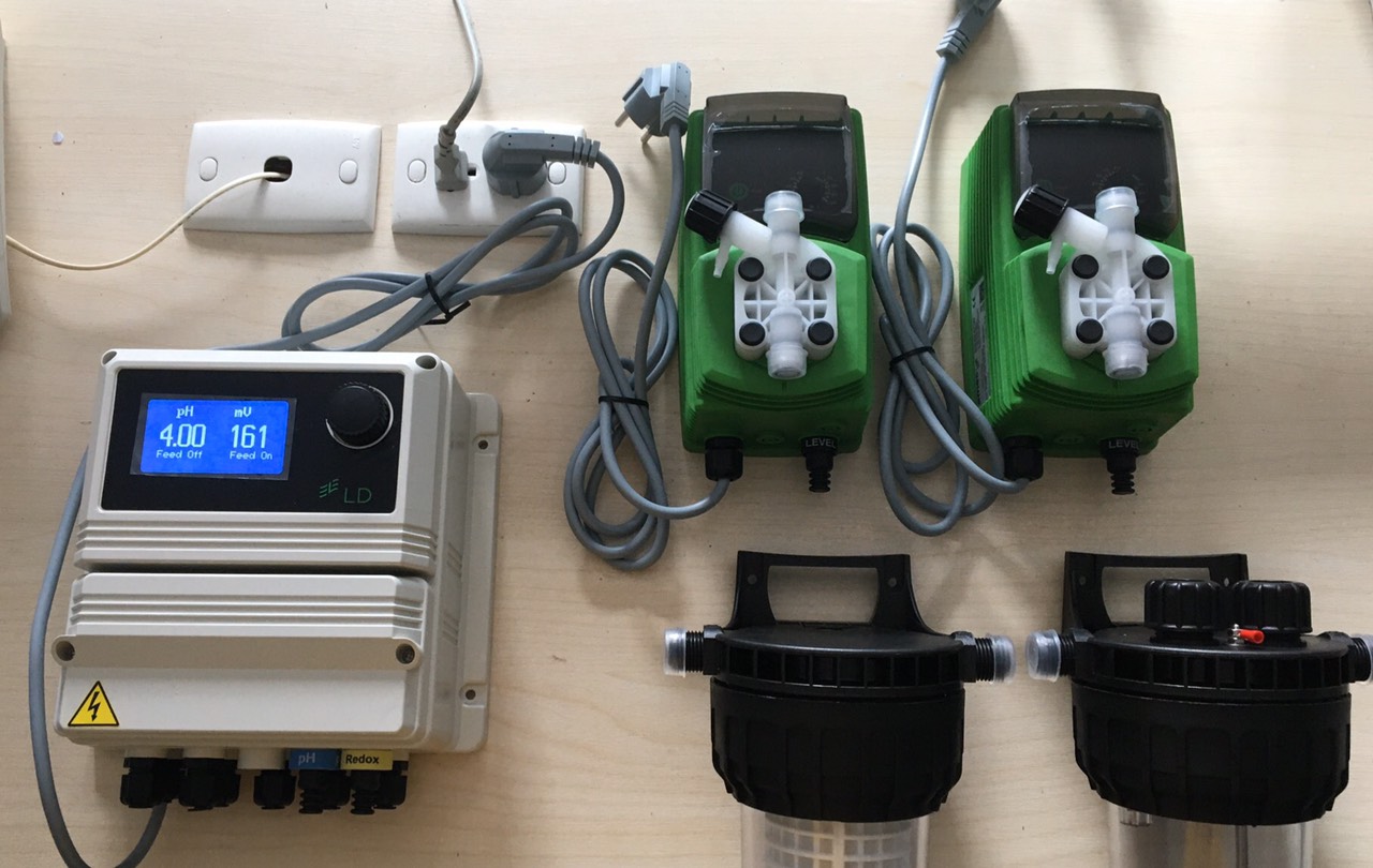 LDPHCL _ Bộ đo và châm hóa chất tự động Cl2 và PH _ hãng EMEC/ITALY.