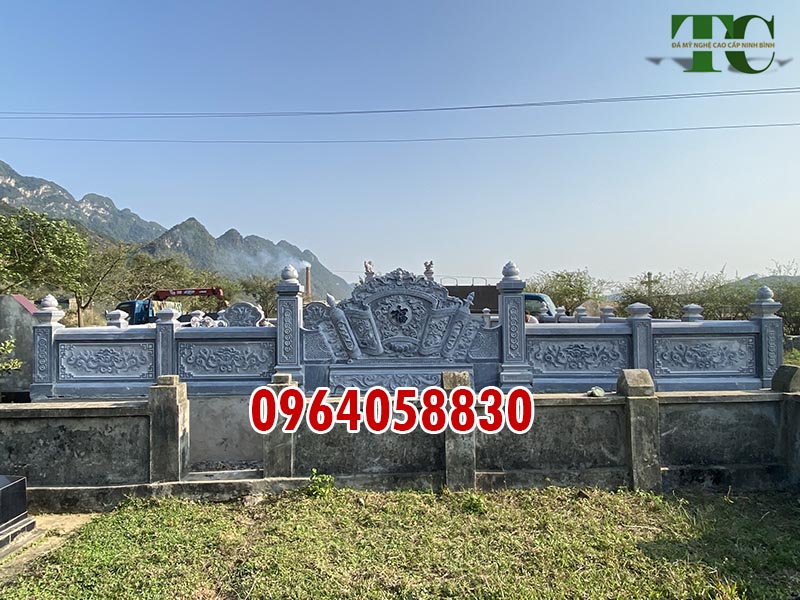 Hình ảnh khuôn viên lăng mộ đá xanh đen lắp ở Đà Nẵng