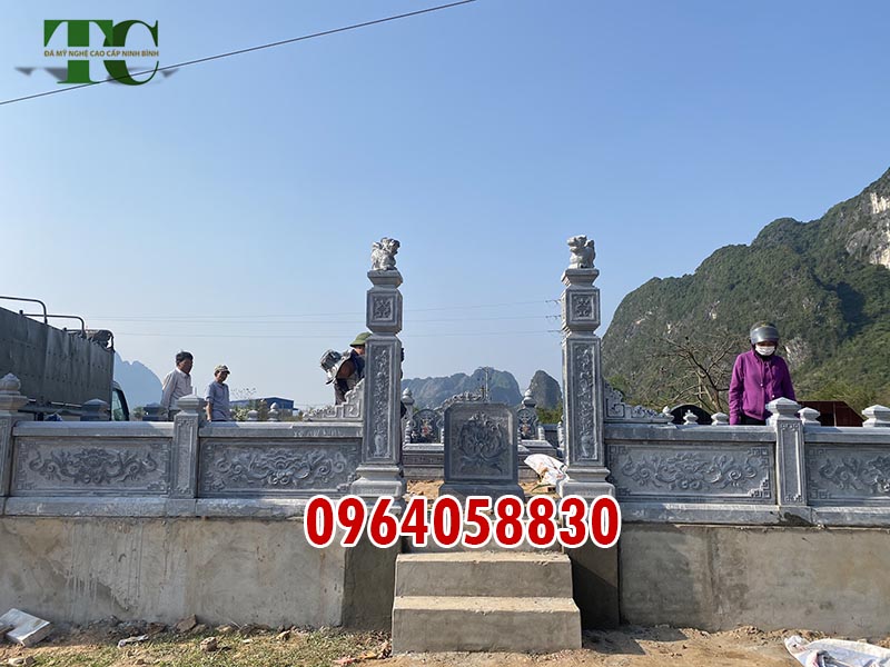 Hình ảnh khuôn viên lăng mộ đá xanh đen lắp ở Đà Nẵng