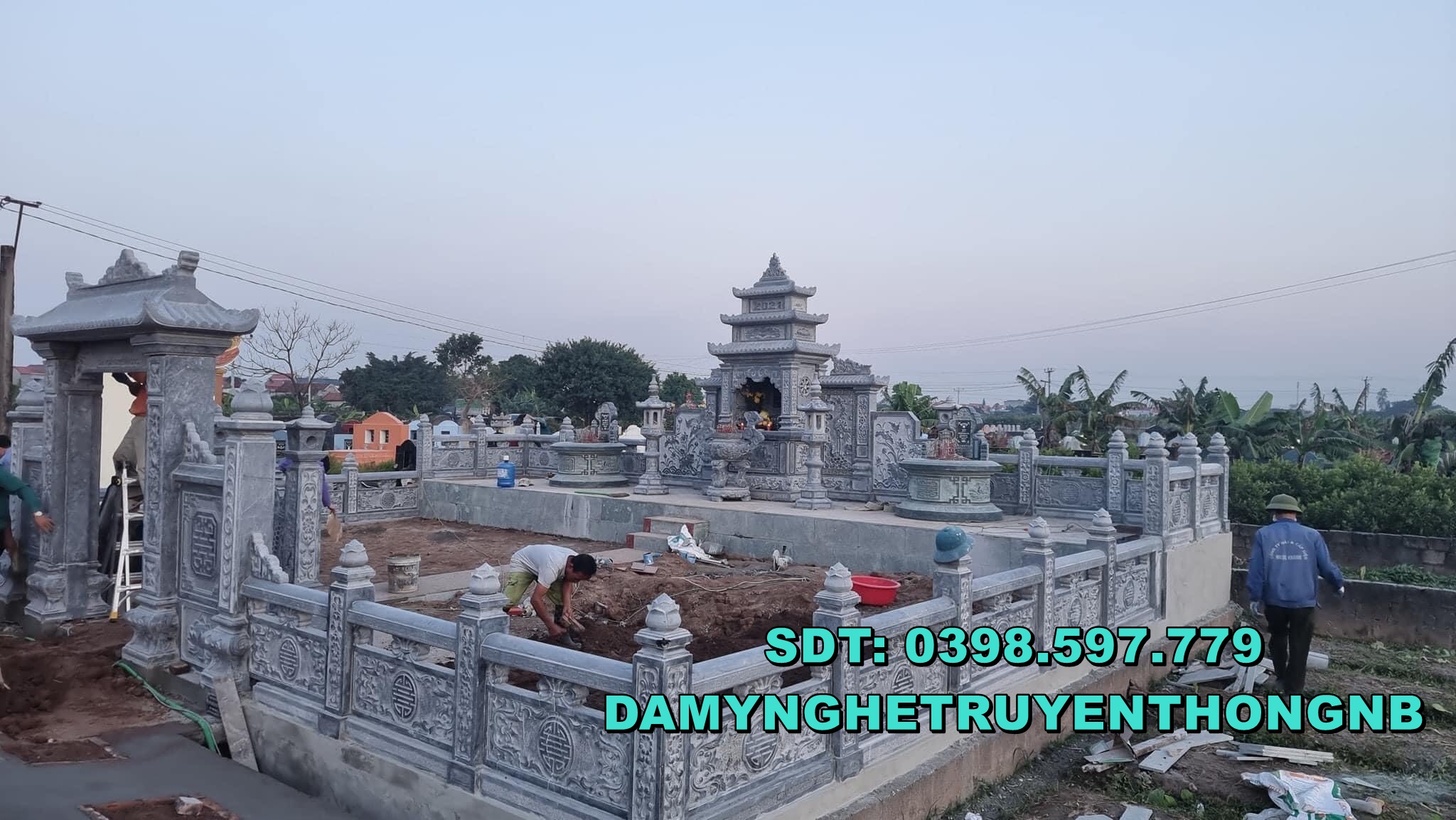 100 hành anh khu lăng mộ đá nguyên khối tại đà nẵng