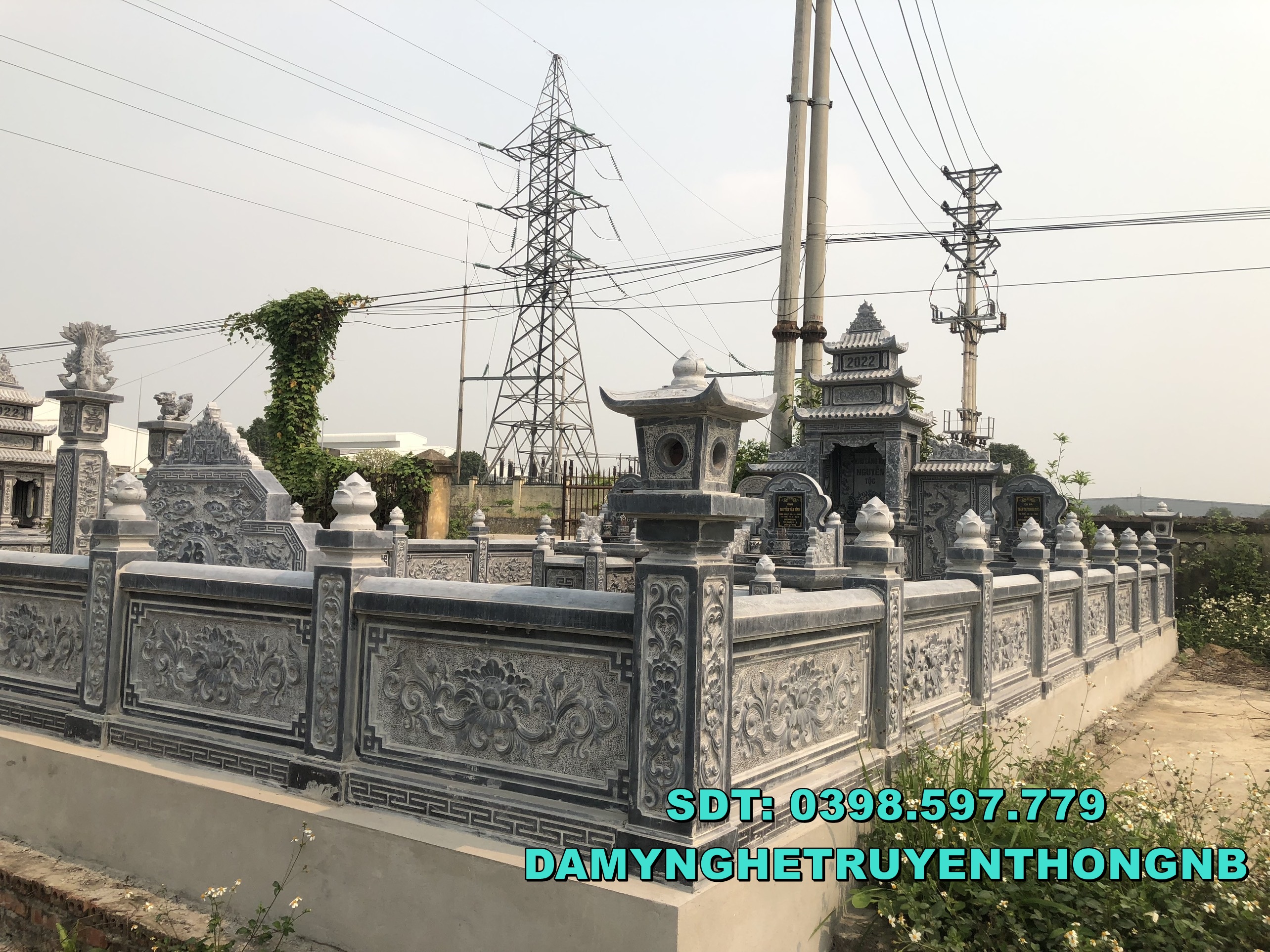 100 hành anh khu lăng mộ đá nguyên khối tại đà nẵng