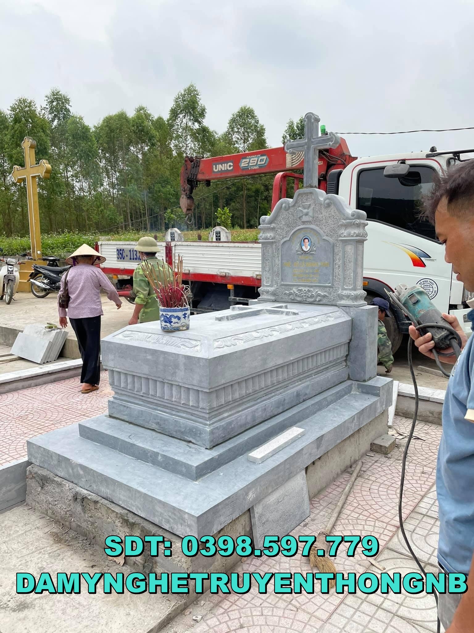 mộ đá tam cấp nguyên khối lắp đặt tại bắc ninh 2023