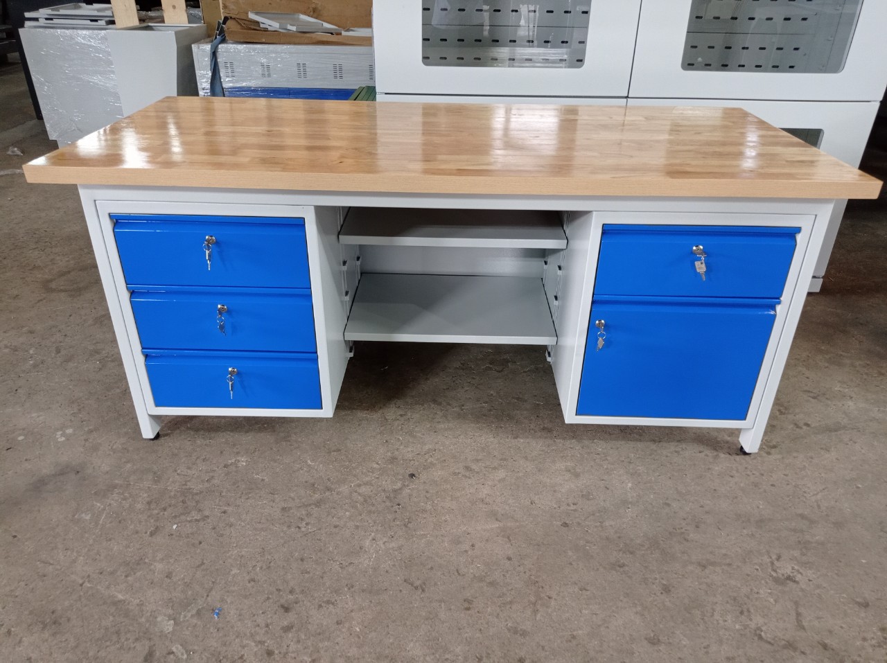 BÀN THAO TÁC WORKBENCH SƠN TĨNH ĐIỆN- theo yêu cầu kích thước