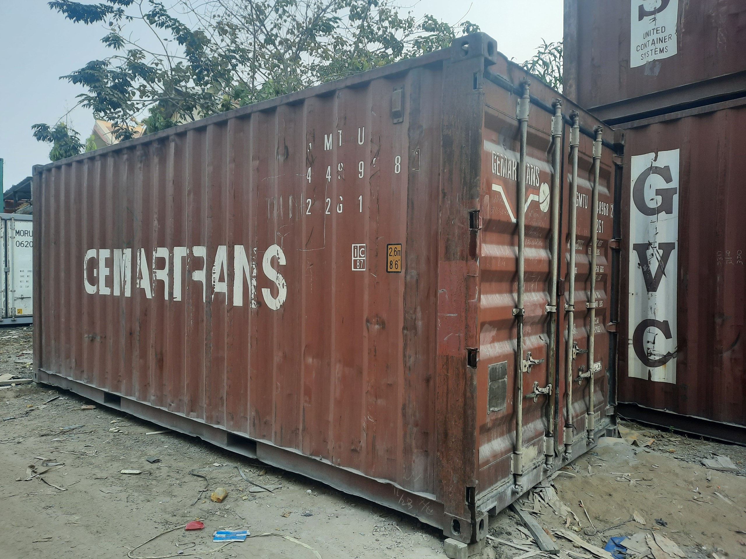 Thanh lý container kho cũ bằng thép nặng 2200kg