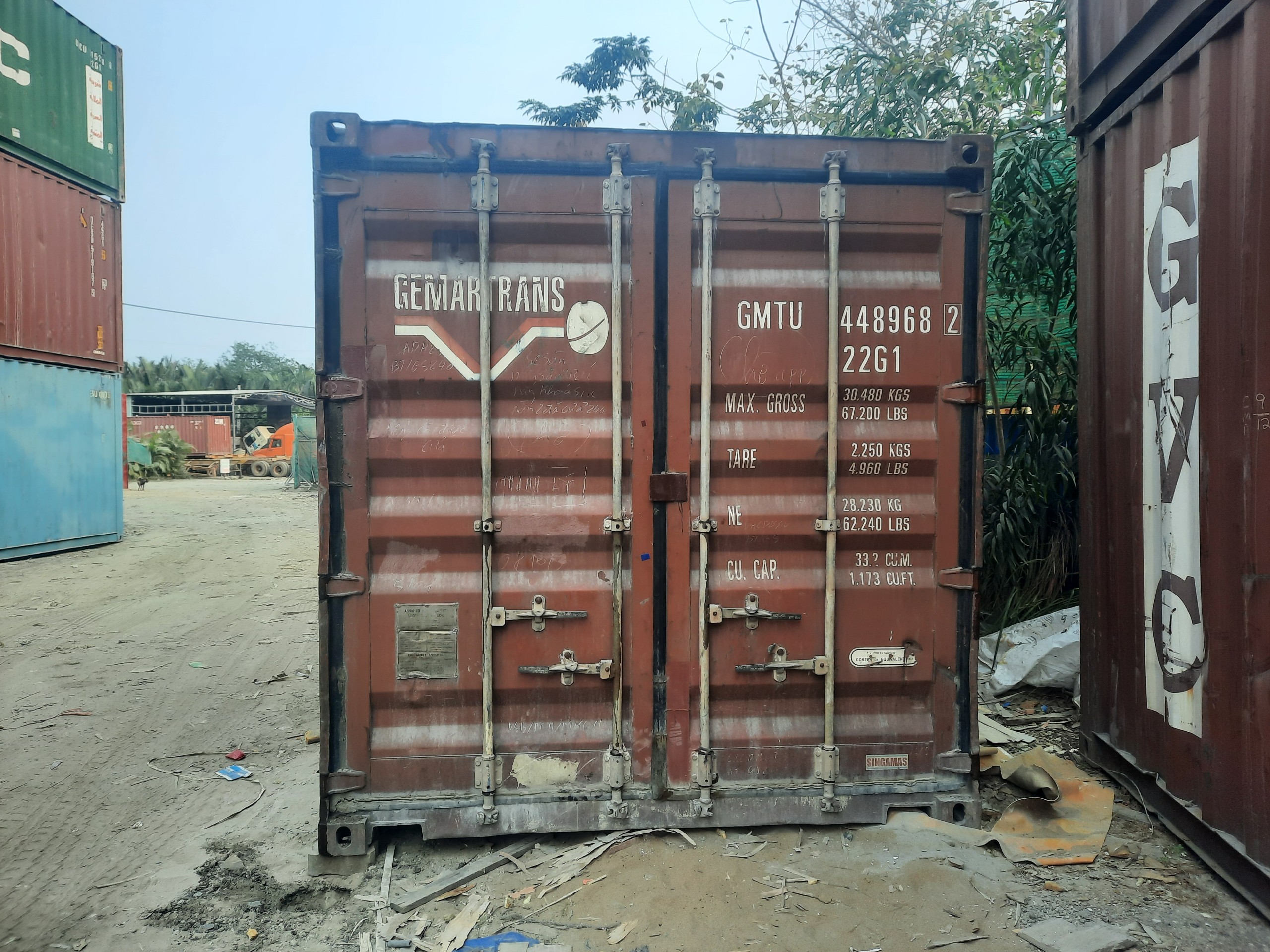 Thanh lý container kho cũ bằng thép nặng 2200kg