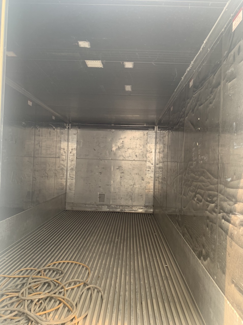 container lạnh +18 ,đén -18/-35 anh chị al em: 0888 888 946