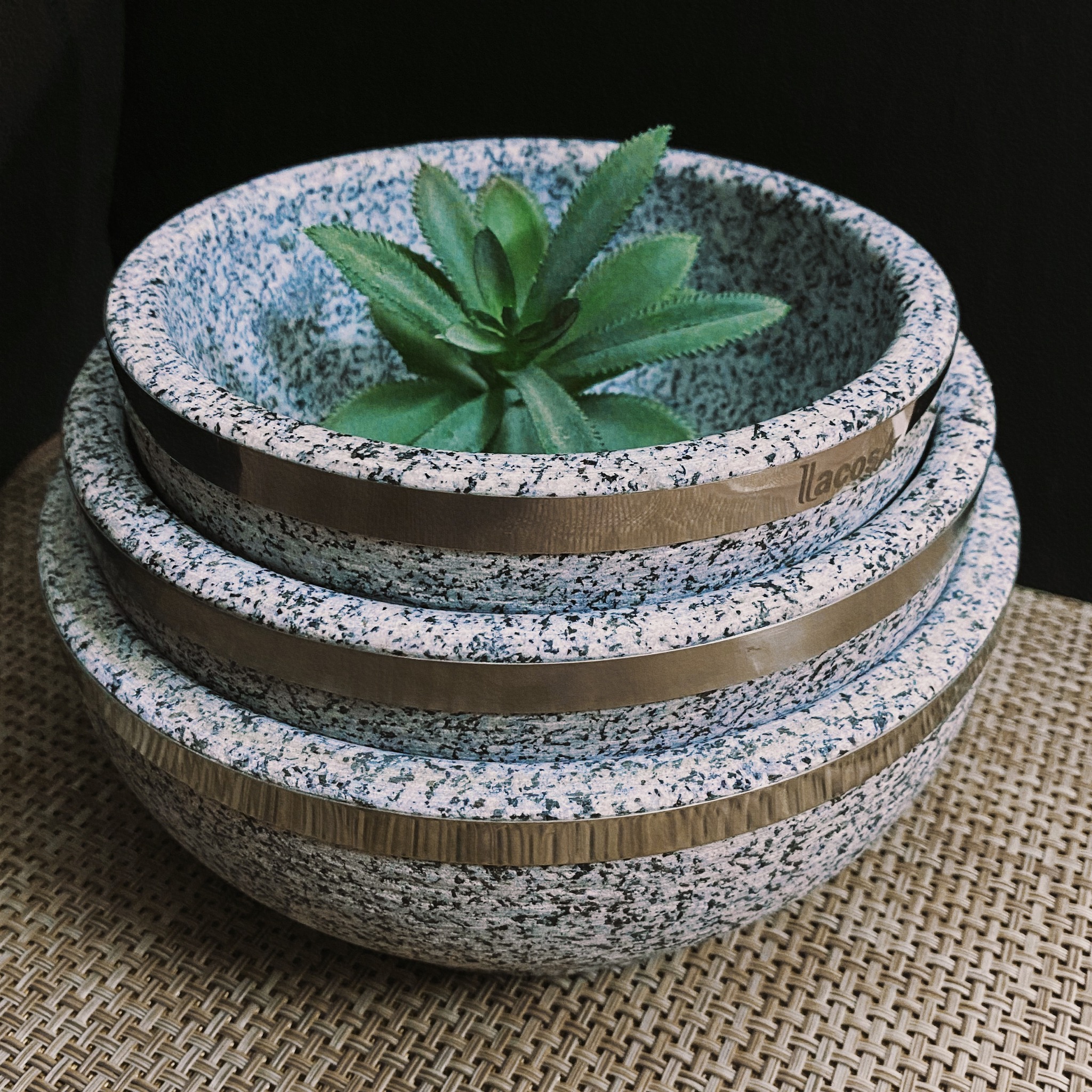 Tô đá giữ nhiệt là vật dụng đang rất được yêu thích hiện nay