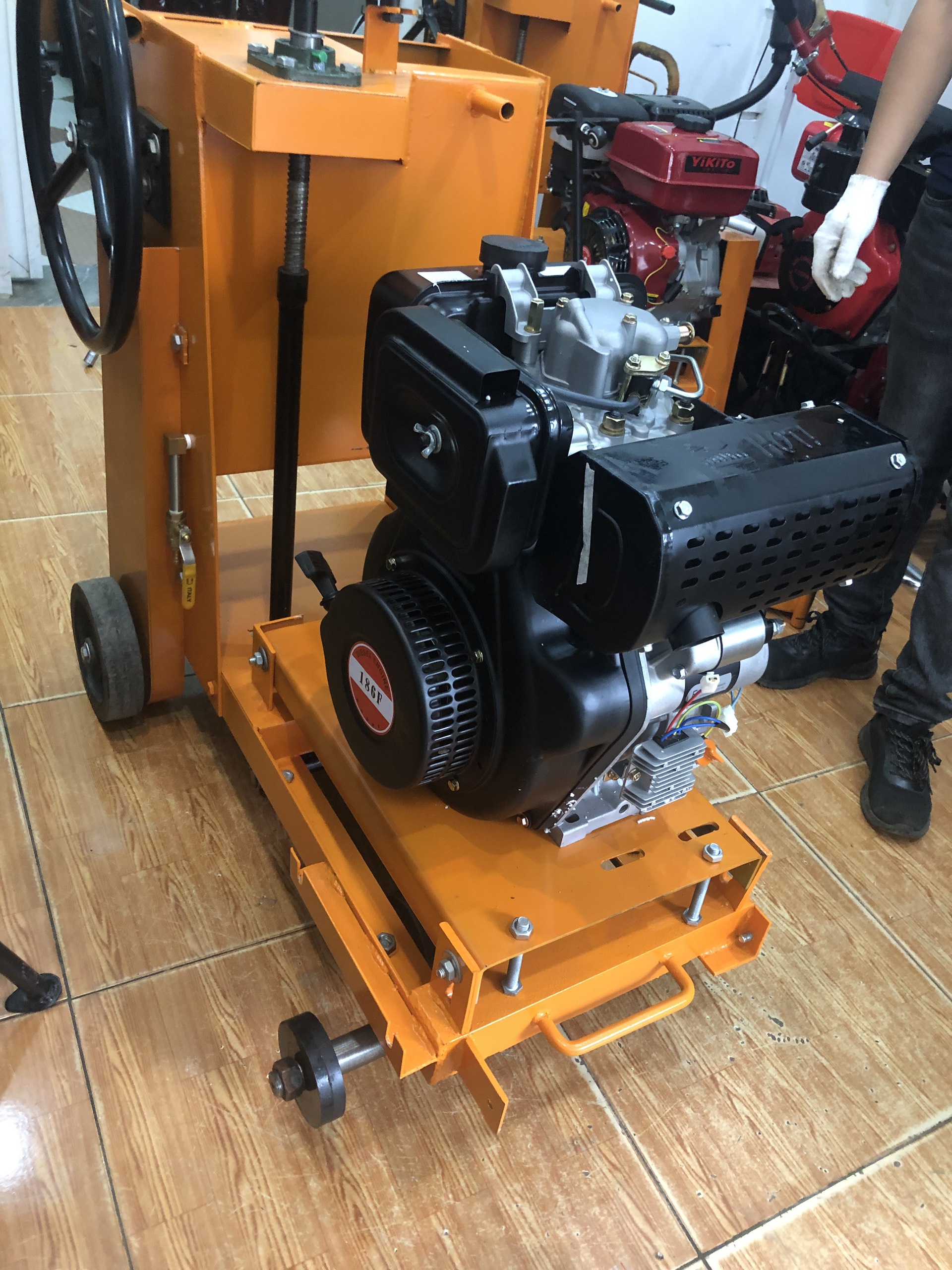 ĐỘNG CƠ CHẠY DẦU YIKITO 186 CÔNG SUẤT 9HP ỨNG DỤNG ĐA DẠNG.