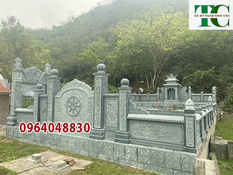 Xây khuôn viên lăng mộ đá xanh rêu đẹp tại Gia Viễn Ninh Bình
